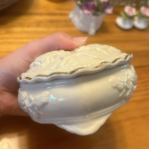 Porcelain heart shaped trinket box with gold tone trim and roses on top - Picture 6 of 9